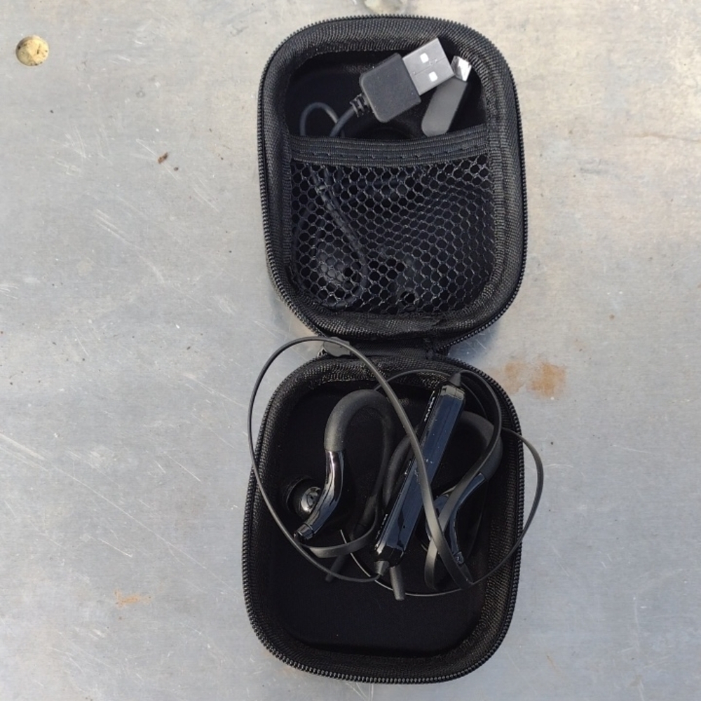 Soundbeats Wireless Bluetooth Earbuds with Charging Case